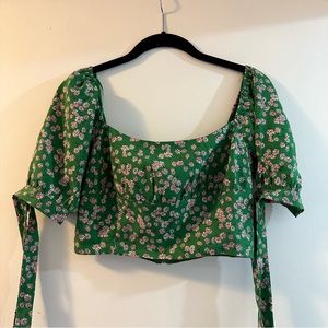 Re named brand cropped tie sleeve flowery top